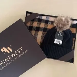 Nine West | Accessories | 9w 2piece Wrap Scarf Faux Fur Pom  display picture 2